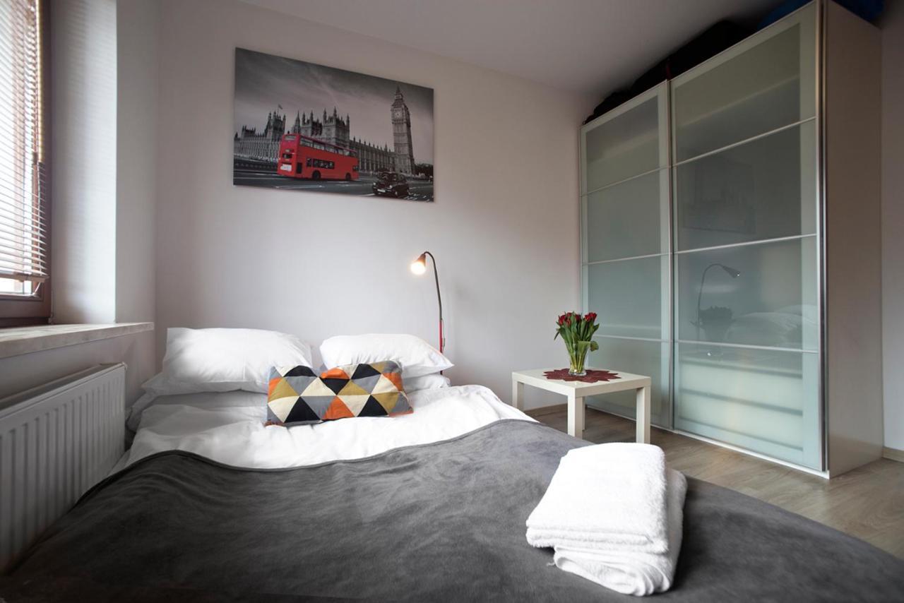 Airport Okecie Klobucka P&O Serviced Apartments Varsovie Extérieur photo