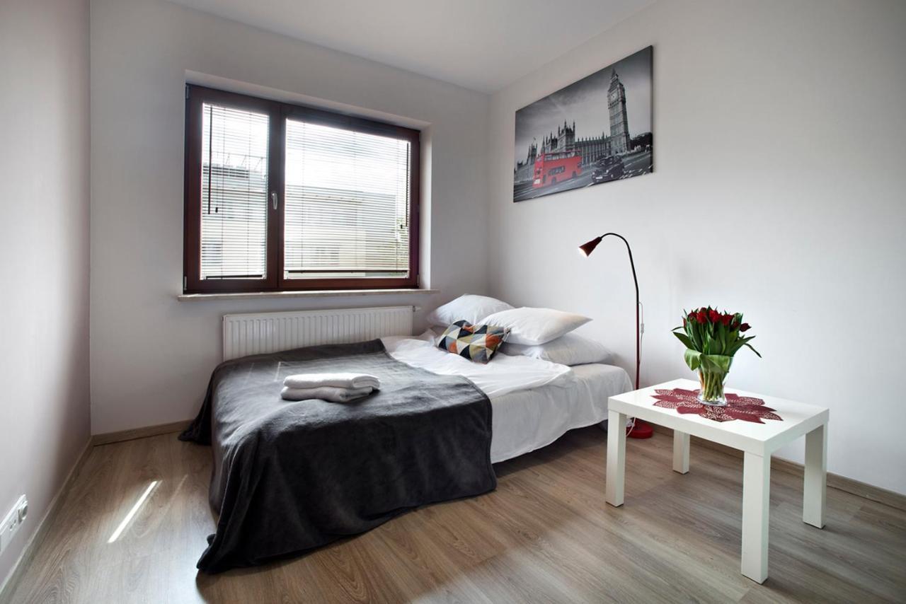 Airport Okecie Klobucka P&O Serviced Apartments Varsovie Extérieur photo